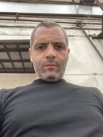  ,   Armen, 37 ,   ,   