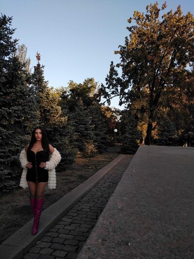  ,   Tina, 40 ,   