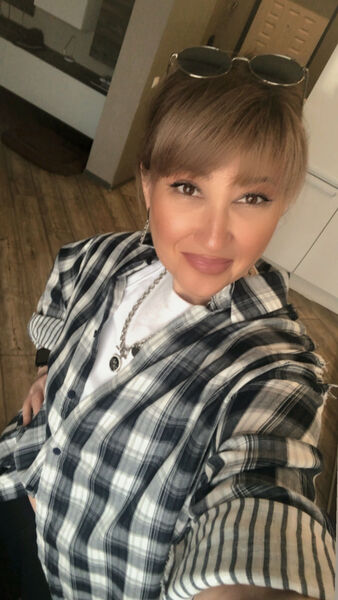  ,   Suzi, 43 ,   ,   