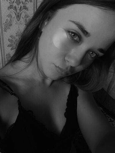  ,   Valentina, 25 ,   