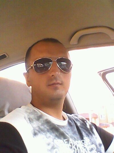  ,   Sasha, 39 ,   