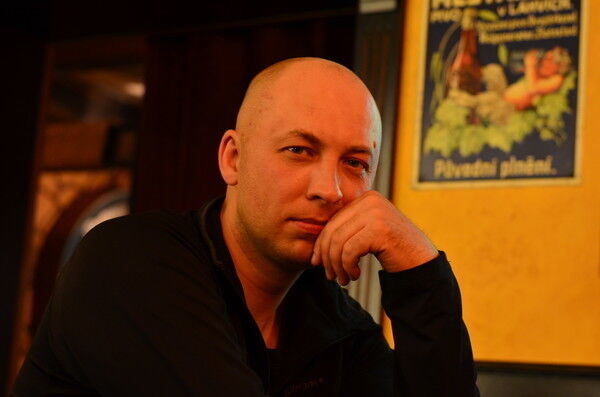  19897407  Vlad, 54 ,    