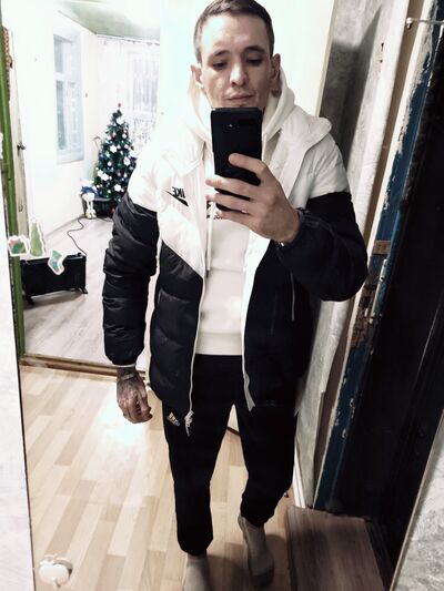  ,   Maxim, 28 ,  