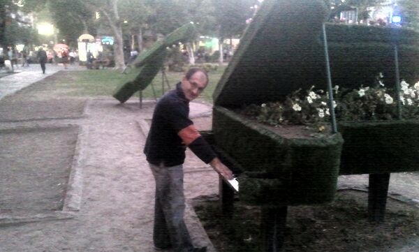  ,   Hrach, 55 ,     , c 