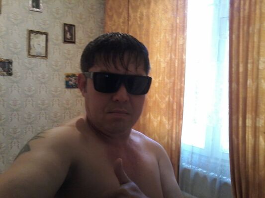  ,   Nik, 48 ,   