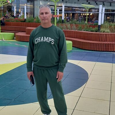  ,   Max, 42 ,   ,   