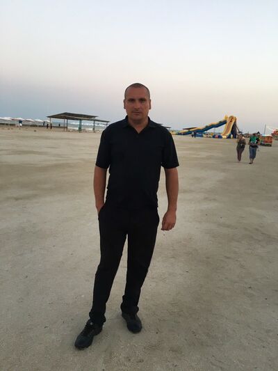  ,   Viktor, 40 ,   