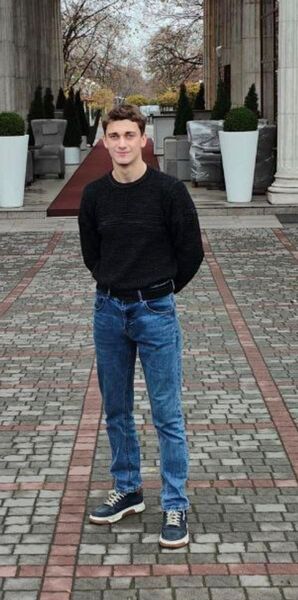  ,   Vlad, 21 ,     