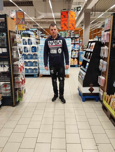  ,   Tudor, 28 ,   ,   