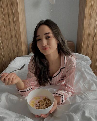  ,   Mila, 22 ,   ,   
