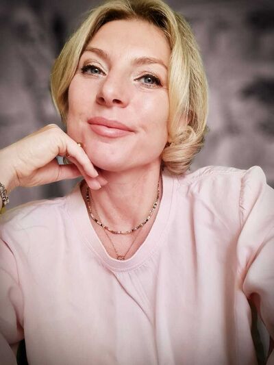 ,   Laly, 45 ,   c 