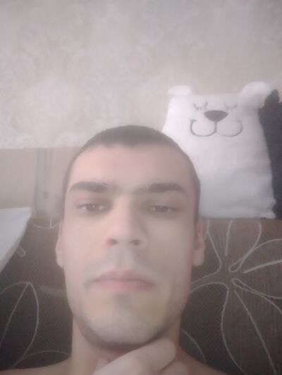  ,   Robert, 28 ,   