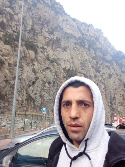  ,   Armen, 34 ,   ,   