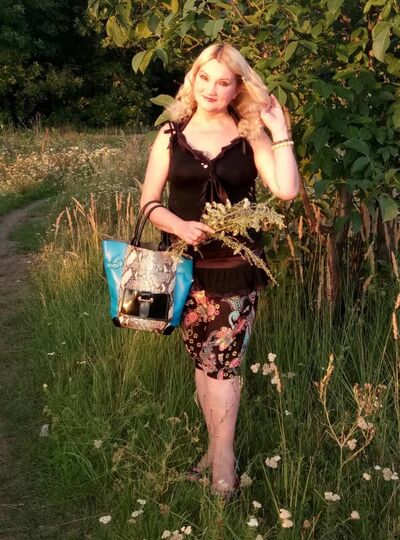  ,   Margarita, 56 ,   c 