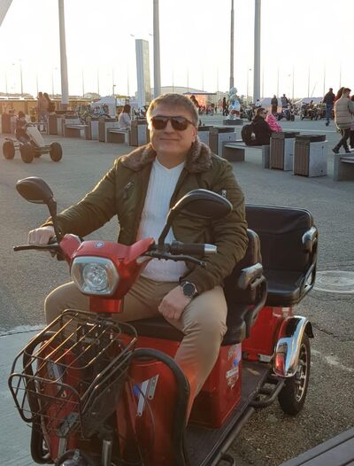  ,   NIK, 52 ,     , c 