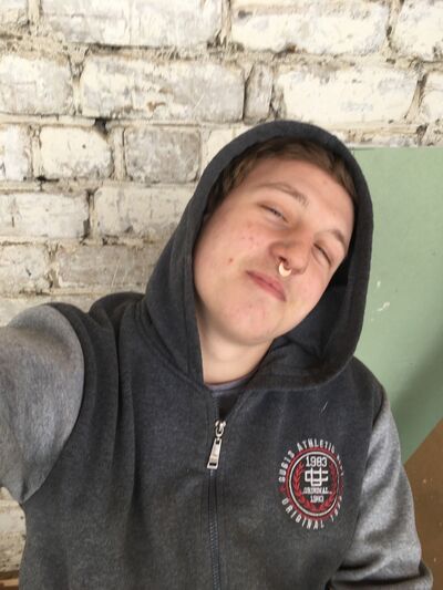  ,   Anton, 28 ,   ,   