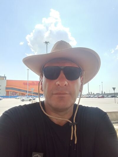  ,   Artur, 48 ,   ,   