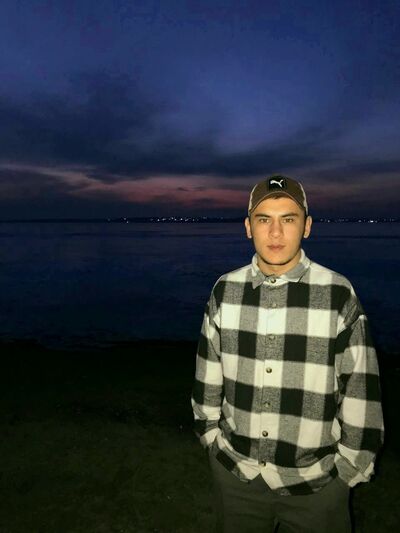  ,   Mukhammad, 24 ,  