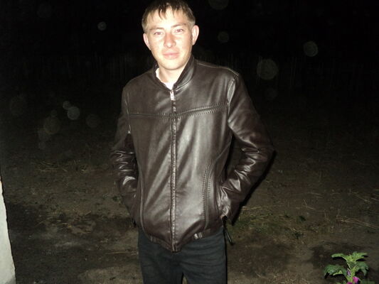  ,   Alex, 32 ,   