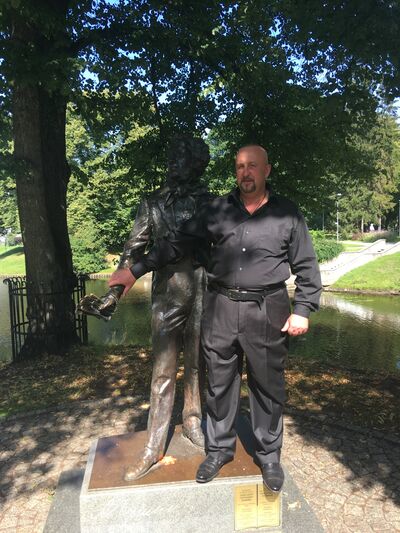  ,   Aleksandr, 48 ,   c 