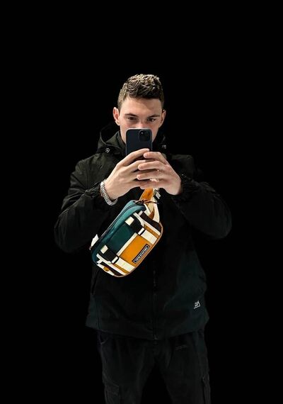  ,   Alex, 25 ,   ,   