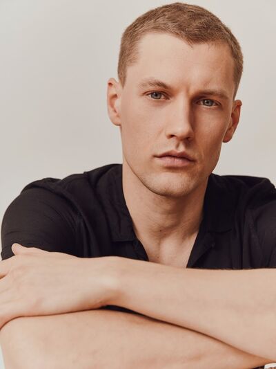  ,   Anton, 37 ,   ,   