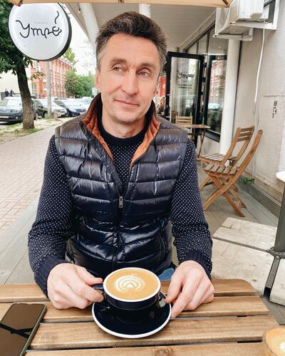  ,   Steve, 52 ,   c 