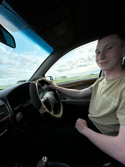  ,   Konstantin, 19 ,   ,   