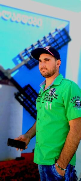  ,   Davit, 35 ,   ,   
