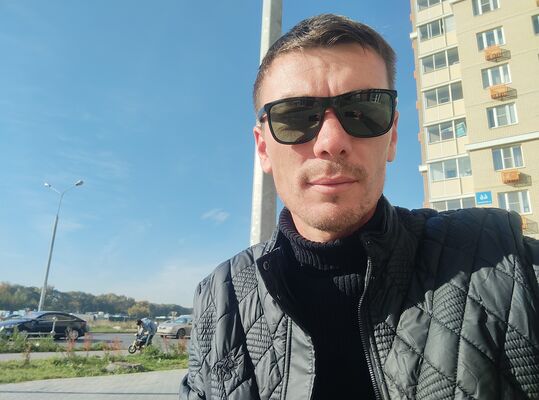  ,   Viktor, 36 ,   ,   