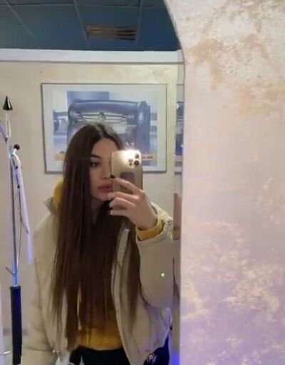  ,   Viki, 27 ,   ,   