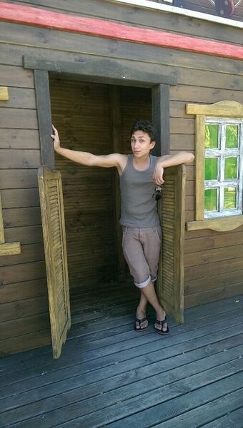  ,   Leva, 35 ,   