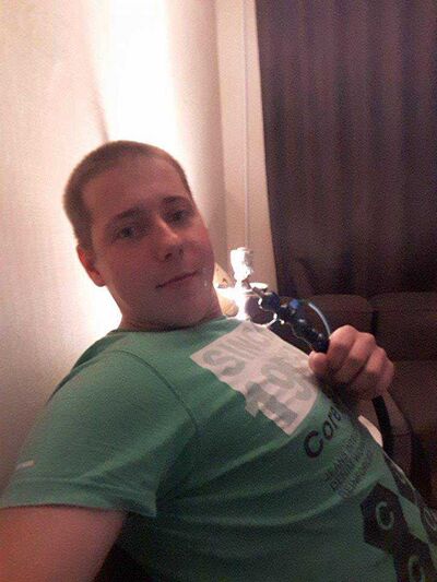  ,   Artur, 32 ,   