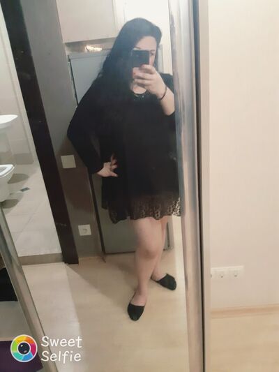  ,   Milana, 41 ,  