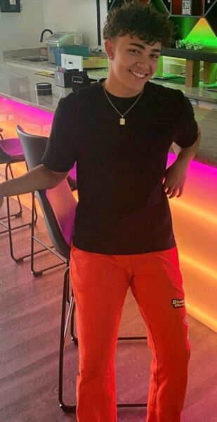  ,   Mario, 24 ,   ,   