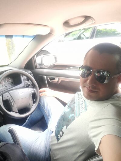  ,   Viktor, 37 ,   ,   