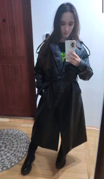  ,   Victoria, 25 ,  