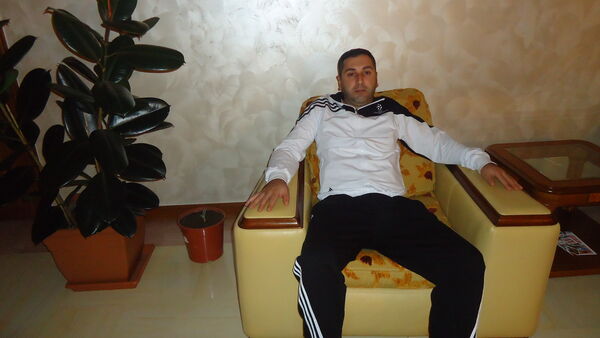  ,   Artur, 44 ,   