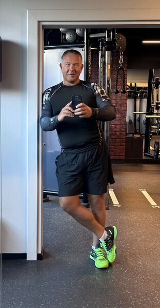  ,   Viktor, 52 ,   ,   