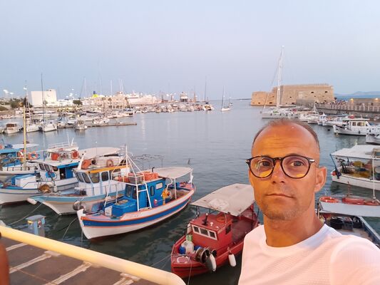  ,   Alex, 43 ,   ,   