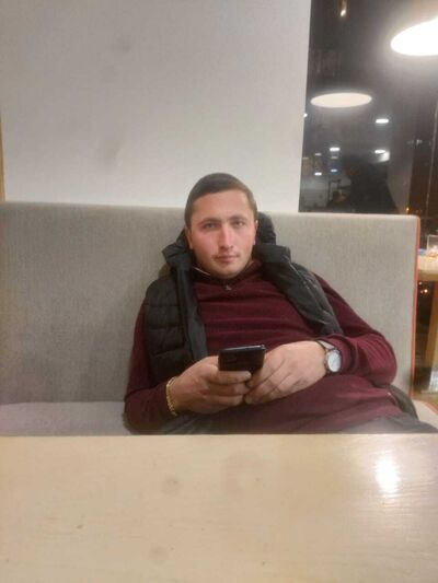  ,   Artur, 28 ,   ,   
