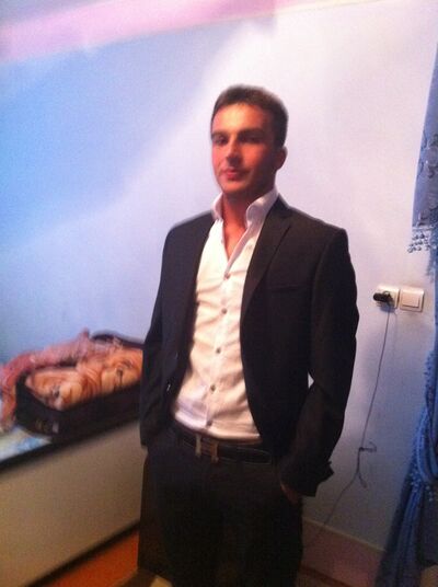 ,   Malik, 32 ,   