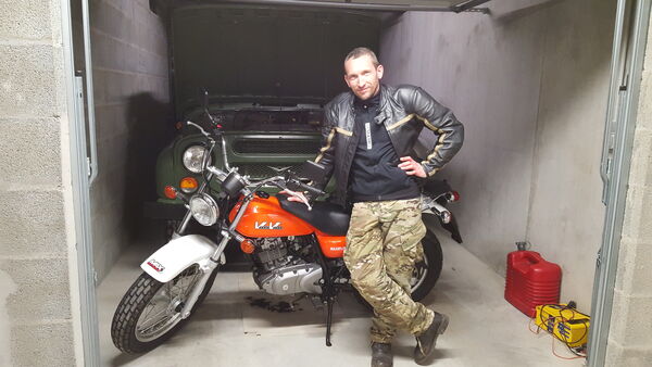  La Roche-sur-Yon,   Varg, 44 ,   c 