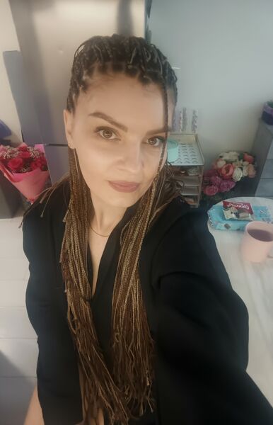  ,   Viktoria, 35 ,   ,   