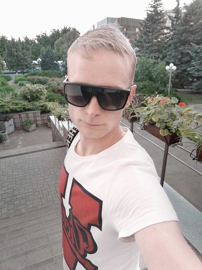  ,   Viktor, 38 ,   