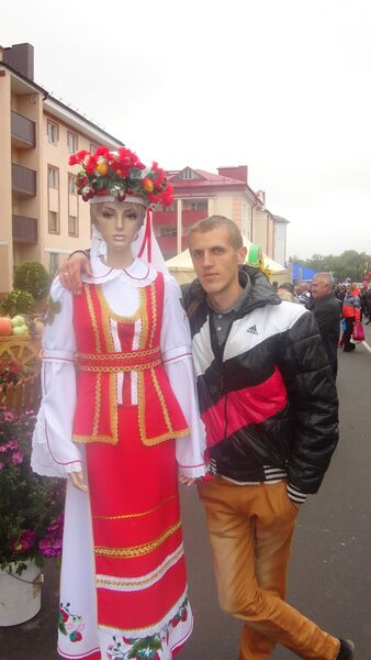  ,   Aleks, 33 ,   