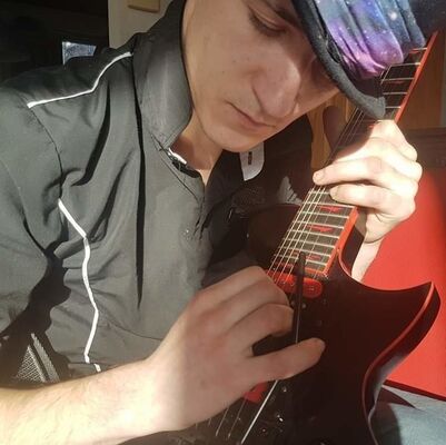 ,   Elvijs, 33 ,   ,   , c , 
