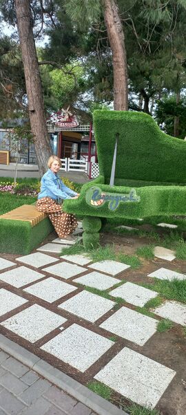  ,   Lara, 58 ,     