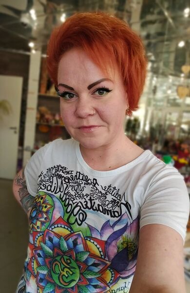  ,   Viktoria, 35 ,   ,   