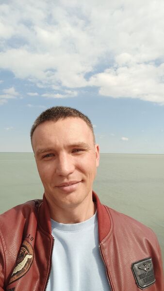  ,   Anton, 33 ,   ,   